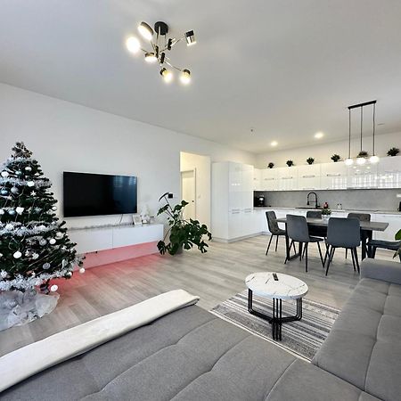 Klimatizovany Apartmanovy Dom S Virivkou, 9A Senec Buitenkant foto