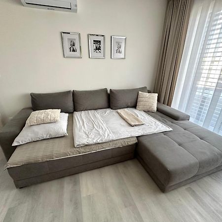 Klimatizovany Apartmanovy Dom S Virivkou, 9A Senec Buitenkant foto
