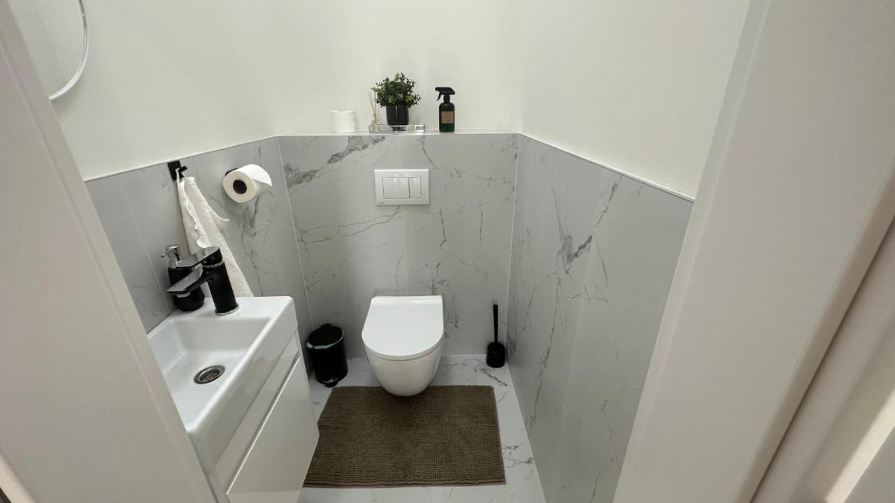 Klimatizovany Apartmanovy Dom S Virivkou, 9A Senec Buitenkant foto