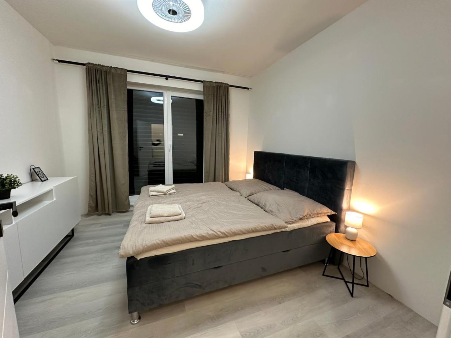 Klimatizovany Apartmanovy Dom S Virivkou, 9A Senec Buitenkant foto