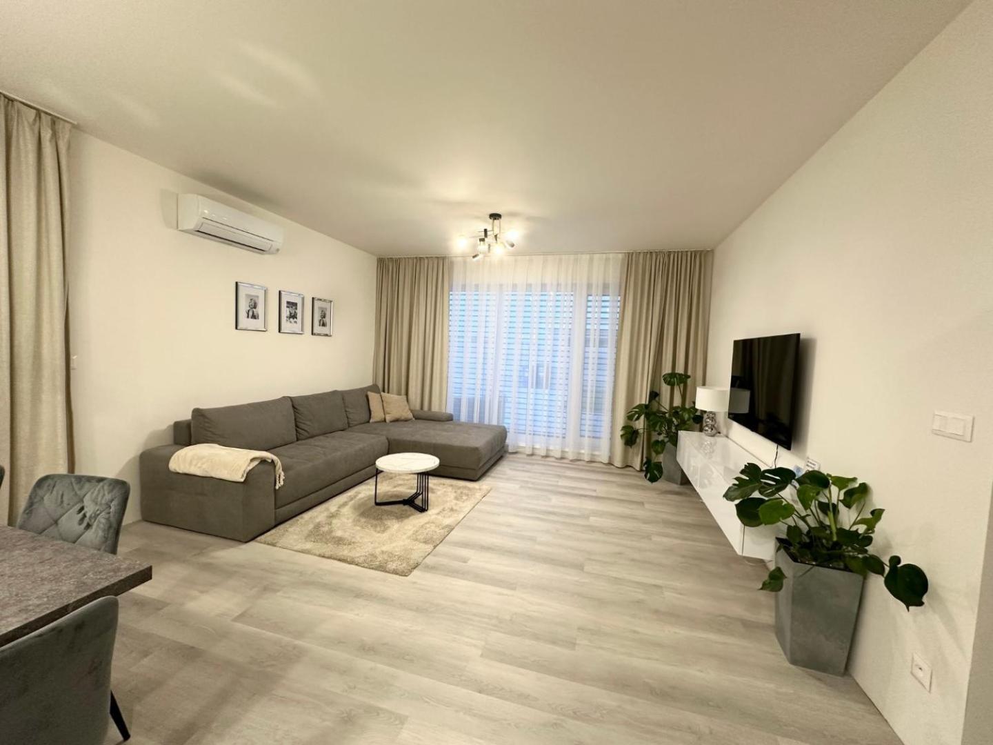 Klimatizovany Apartmanovy Dom S Virivkou, 9A Senec Buitenkant foto