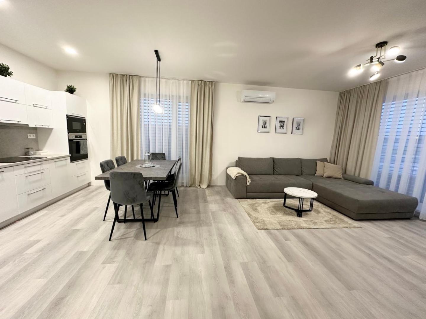 Klimatizovany Apartmanovy Dom S Virivkou, 9A Senec Buitenkant foto