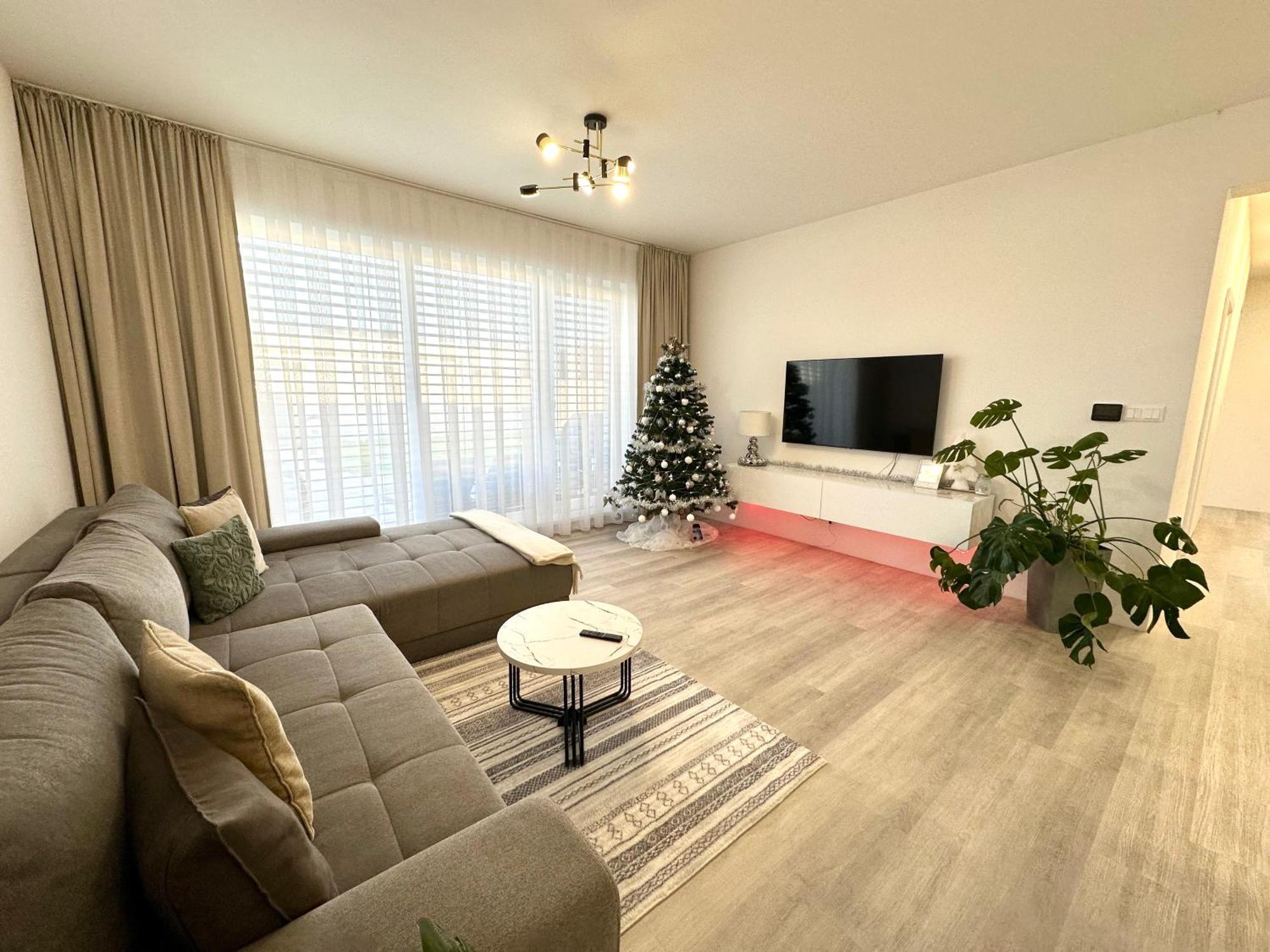 Klimatizovany Apartmanovy Dom S Virivkou, 9A Senec Buitenkant foto